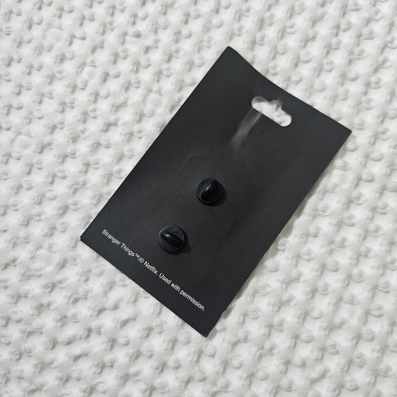 Stranger Things Rink-O-Mania Enamel Pin - Blue - Picture 2 of 2